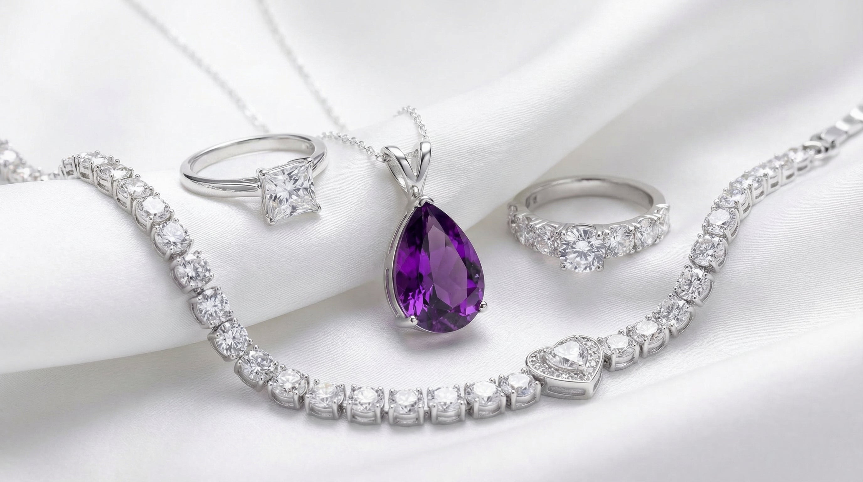 vvs moissanite chain editorial image