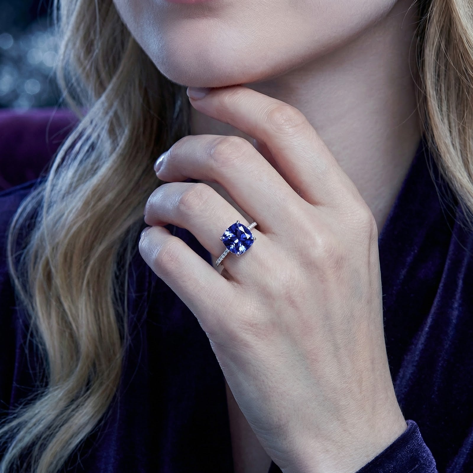 Model wearing the cushion-cut simulated tanzanite S925 sterling silver ring on her finger.