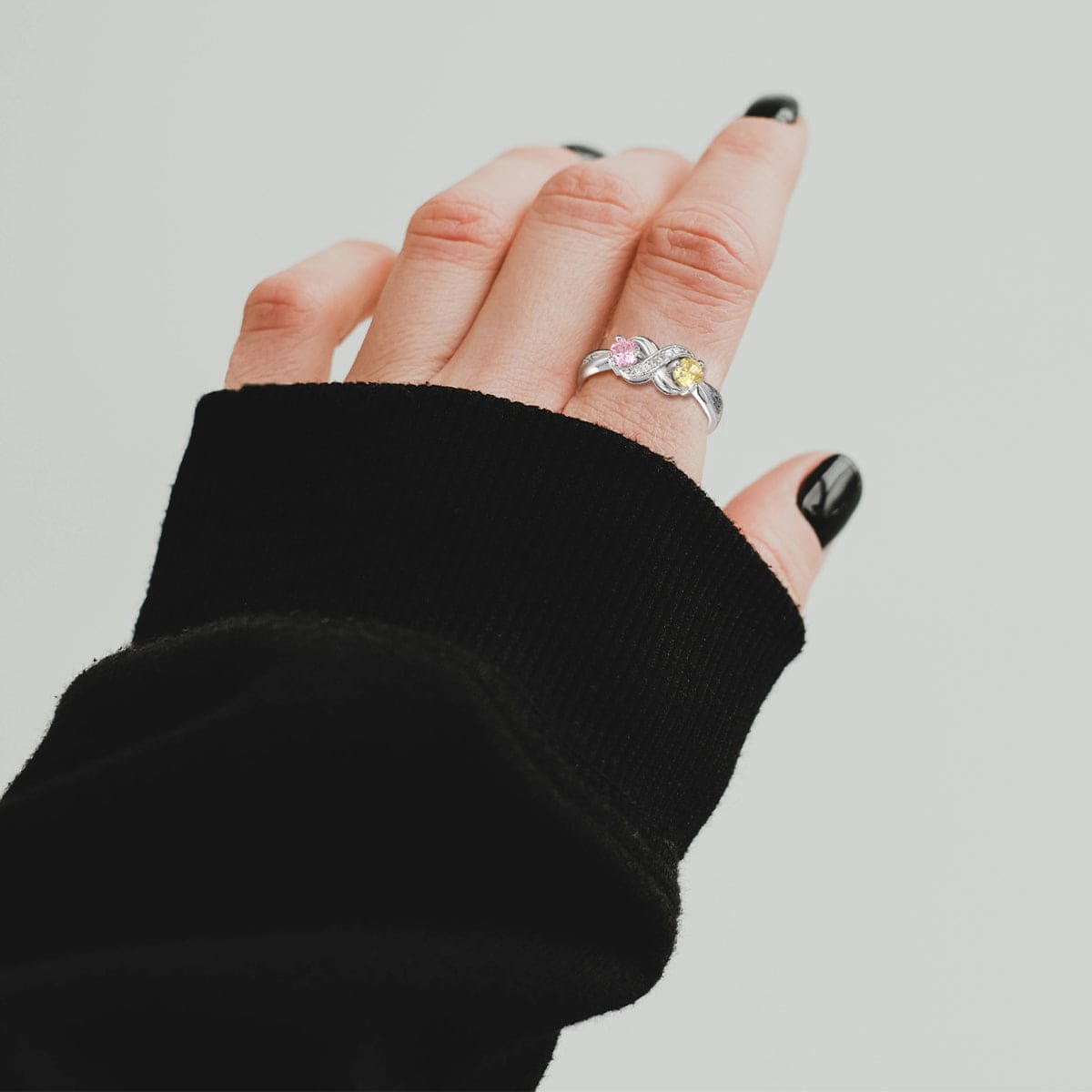 パーソナライズ インフィニティ ラウンドカット 誕生石リング - S925 スターリングシルバー