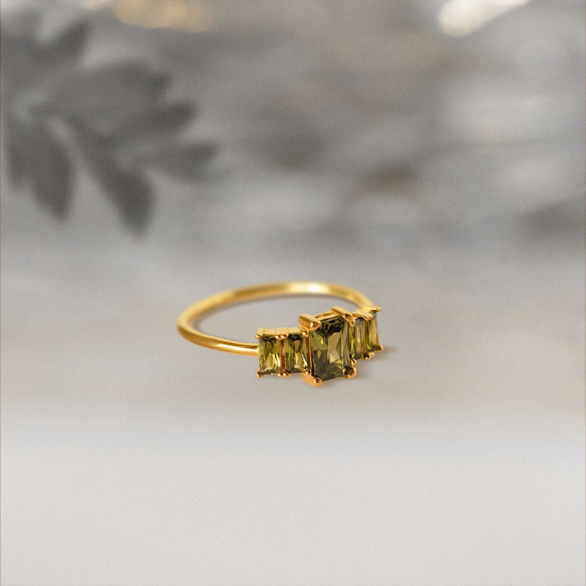 パーソナライズ エメラルドカット 誕生石リング - ステンレススチール