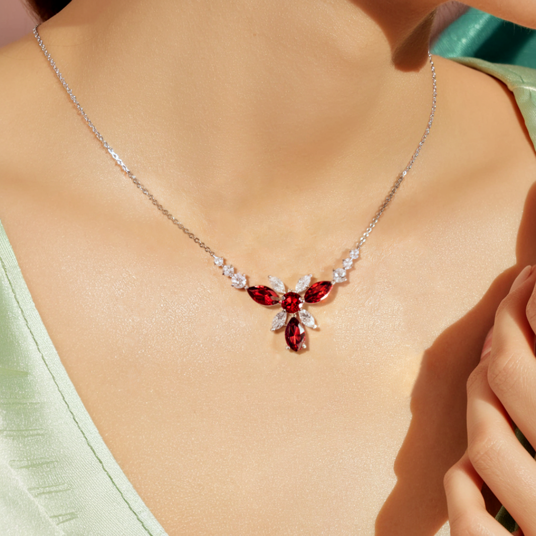 クリムゾンブルーム:フローラル ラウンドカット ガーネット ネックレス - S925