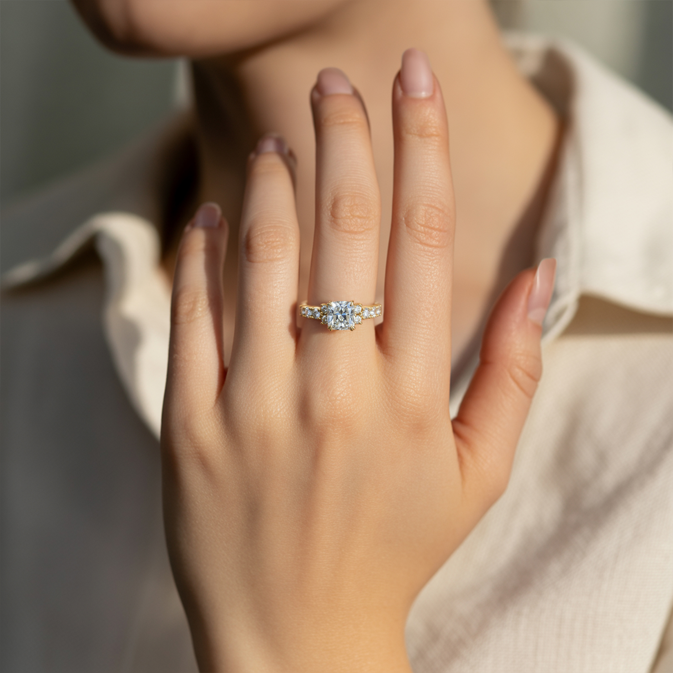 アデリナ・レイ — クッションカット モアッサナイトリング