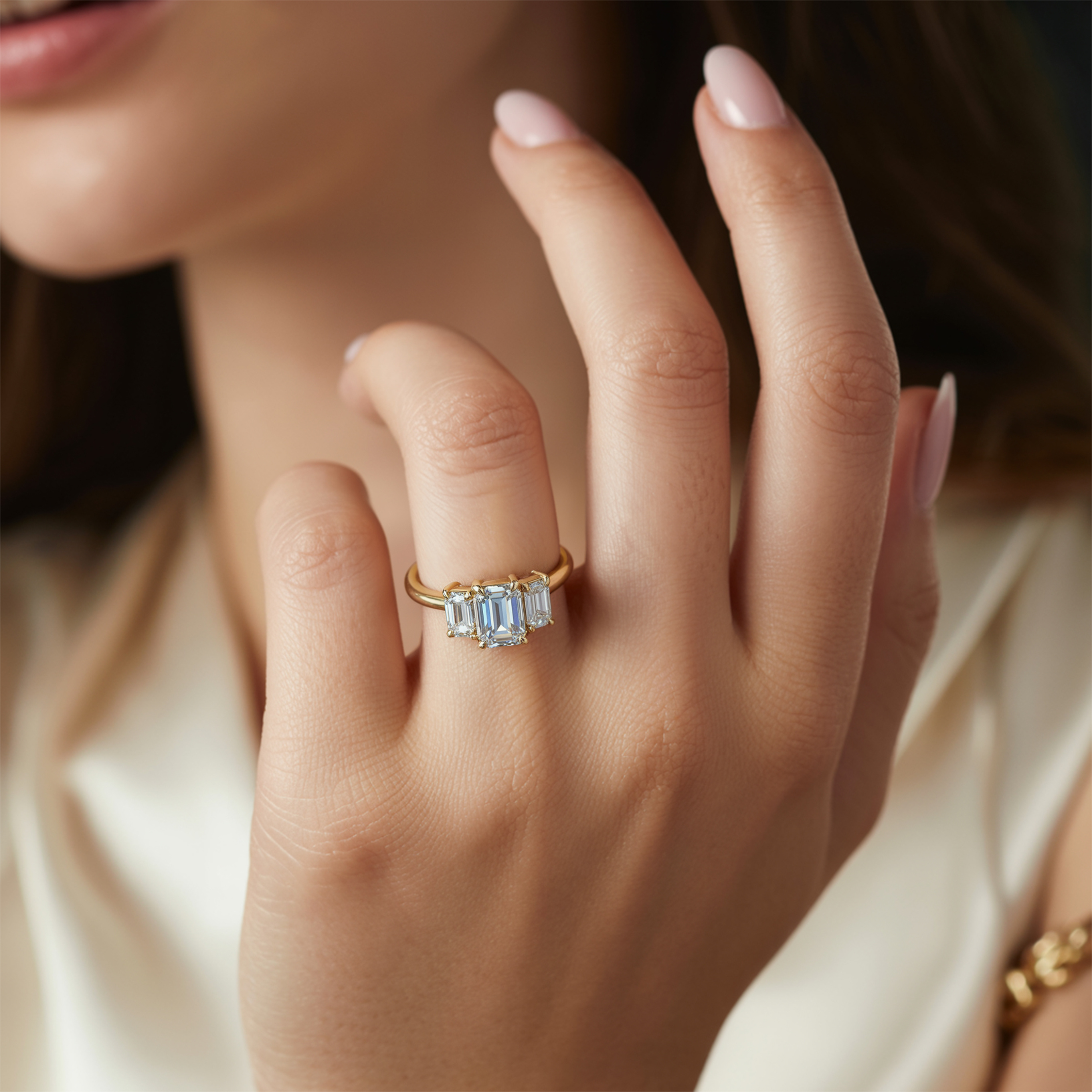 アデリナ・レイ – スリーストーン モアッサナイトリング