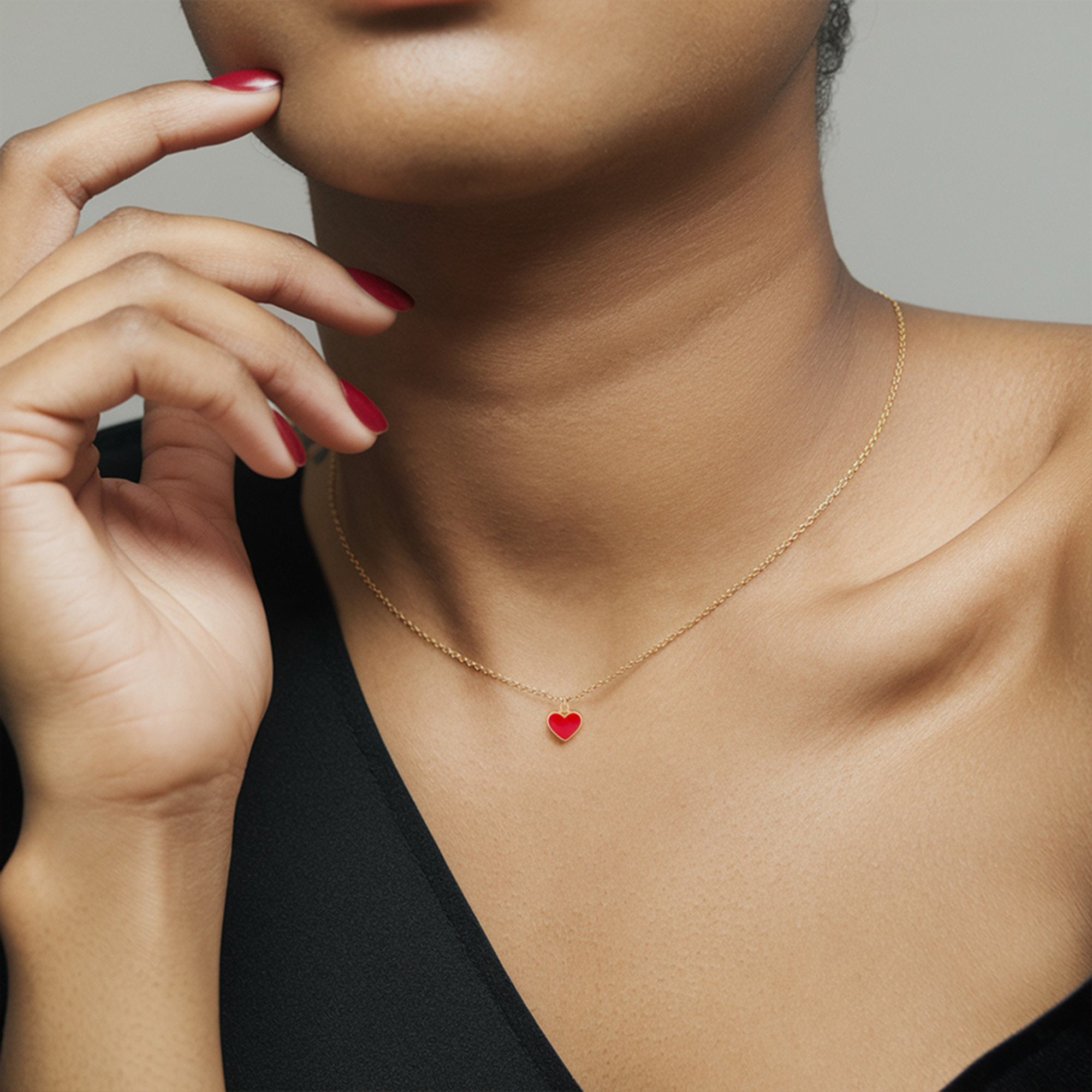 チャーミングなミニレッドハートネックレス