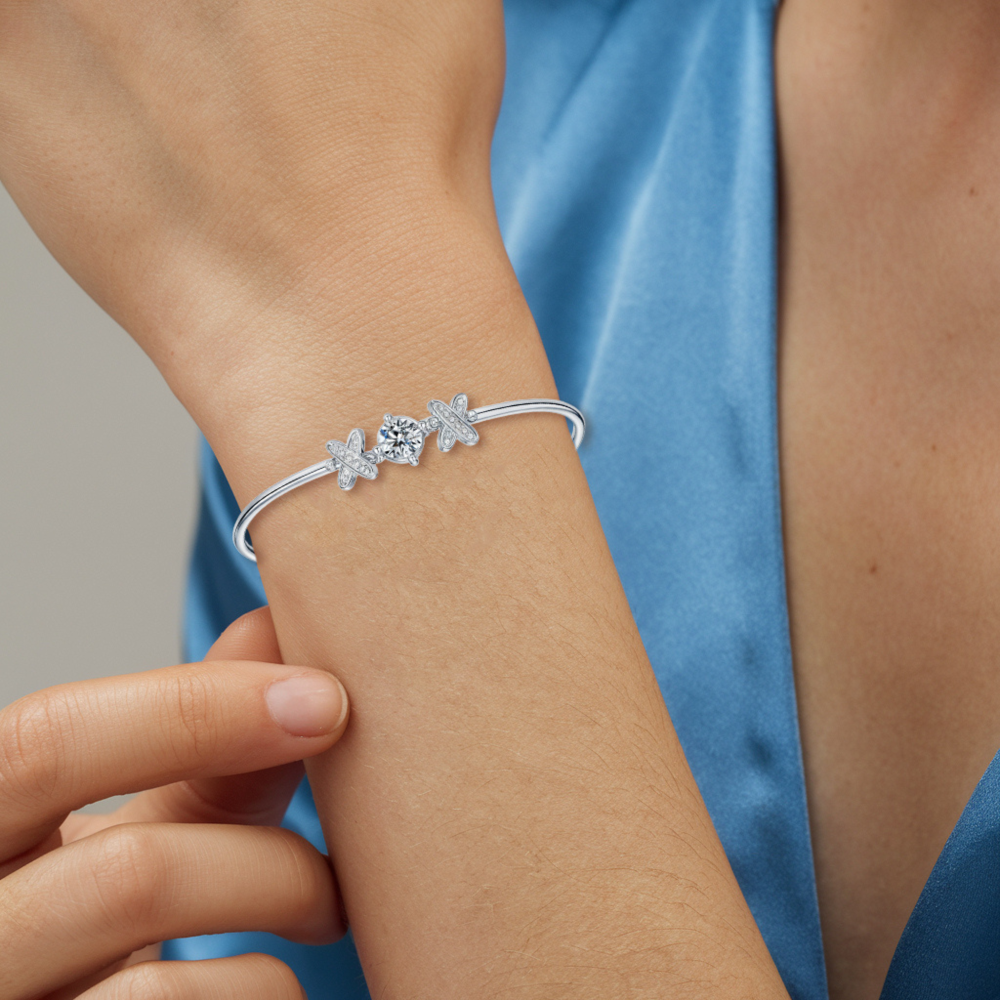 ラウンドダイヤモンド バングルブレスレット