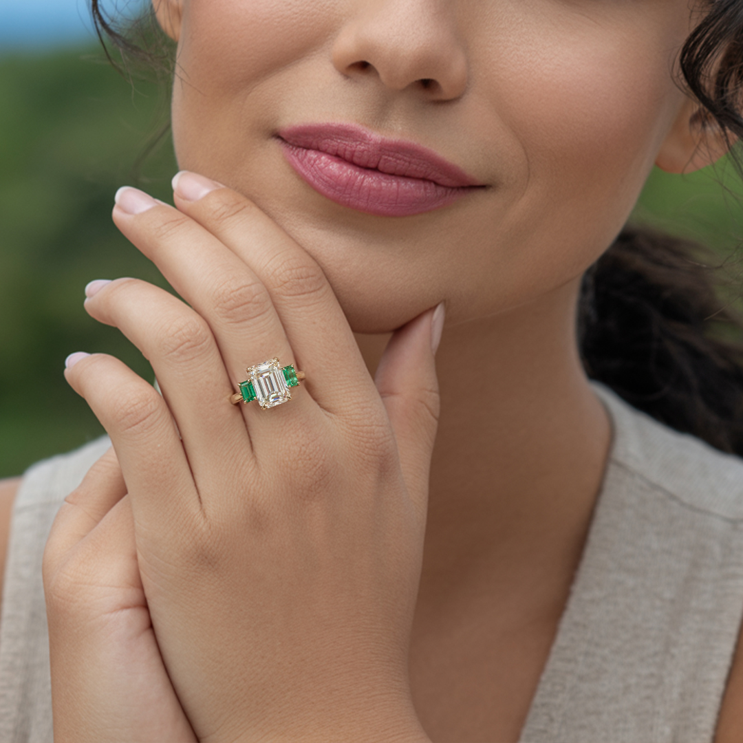 ベラ・ジュエル – スリーストーン モアッサナイトリング