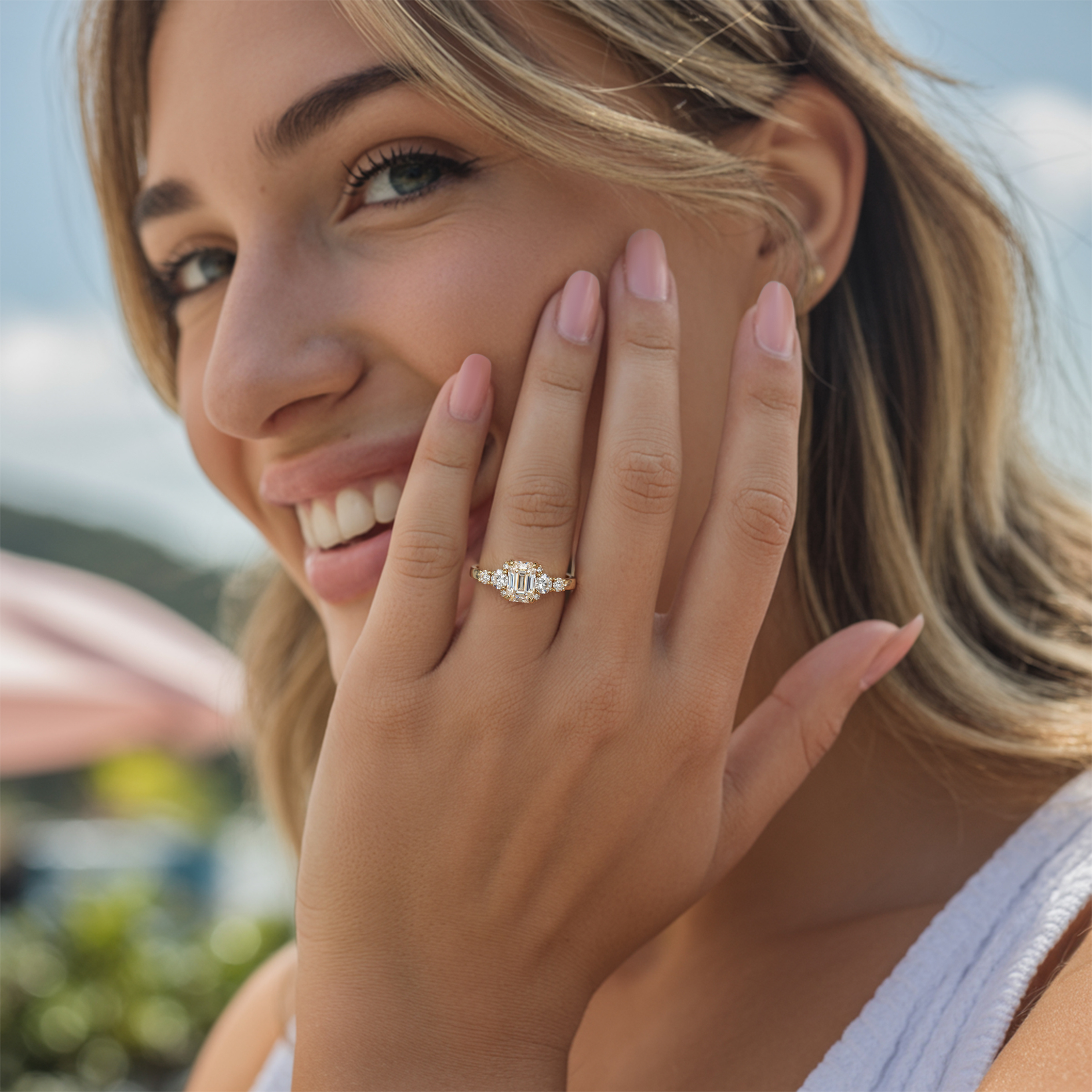 <The Bella Jewel 1CT Emerald Cut Moissanite Ring>ベラジュエル 1CT エメラルドカット モアッサナイトリング