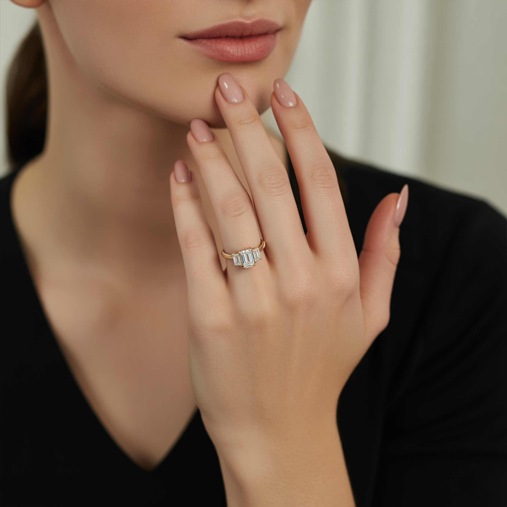 アデリナ・レイ – スリーストーン モアッサナイトリング