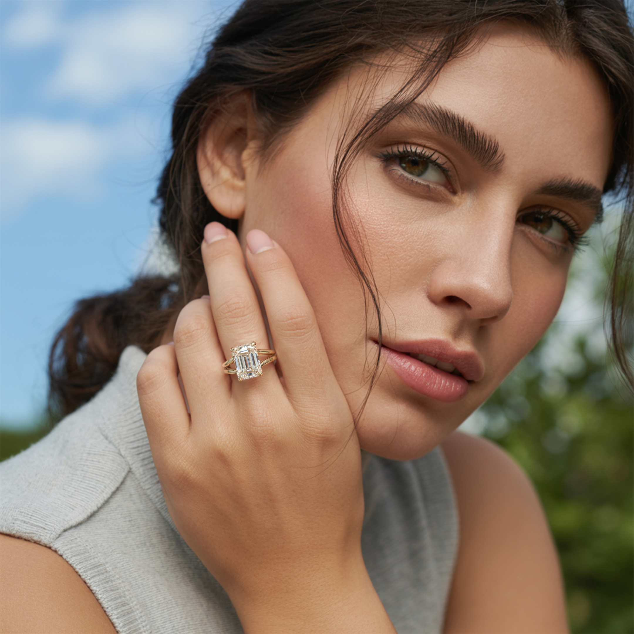 ベラ・ジュエル – スプリットシャンク モアッサナイトリング