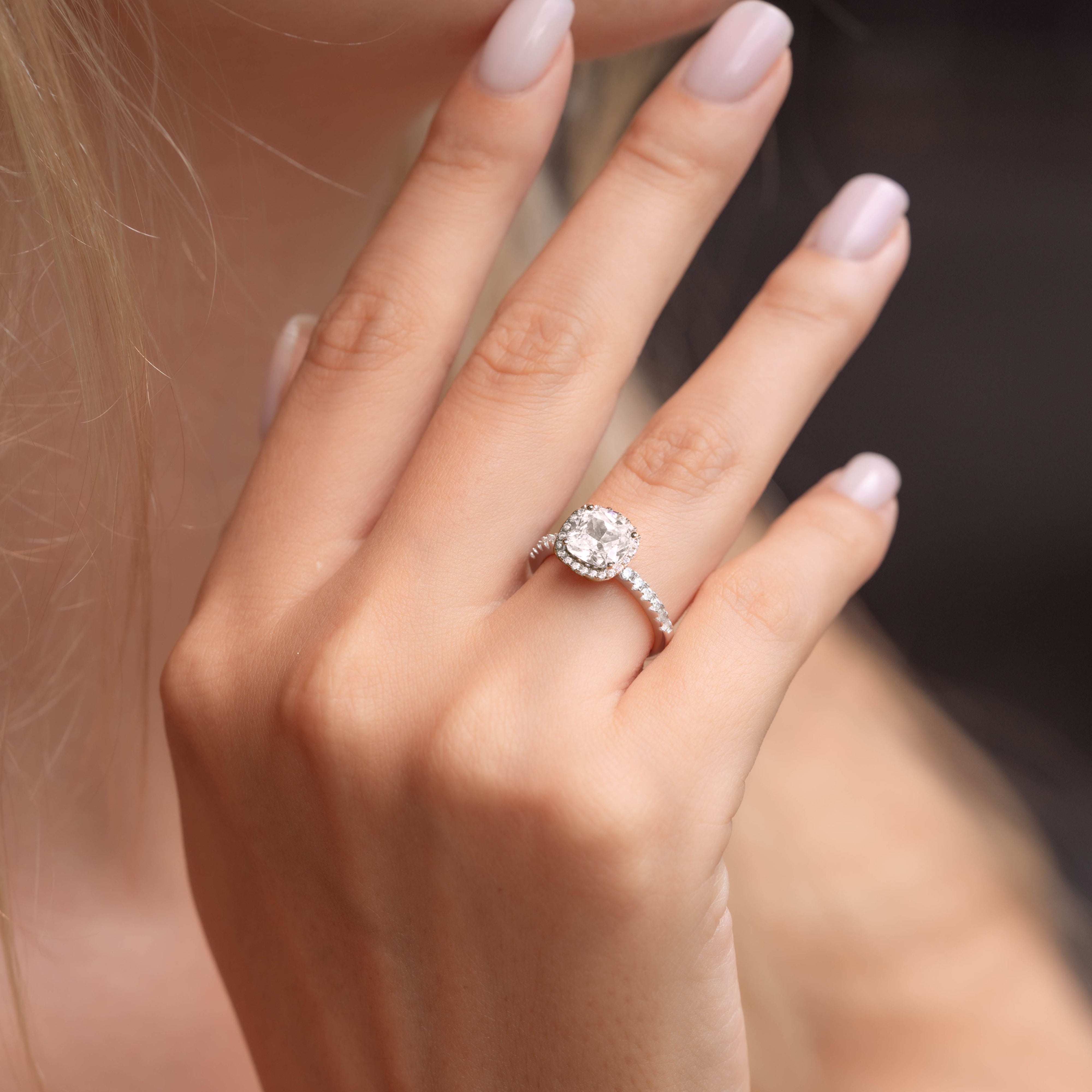 リーガル - モアッサナイト