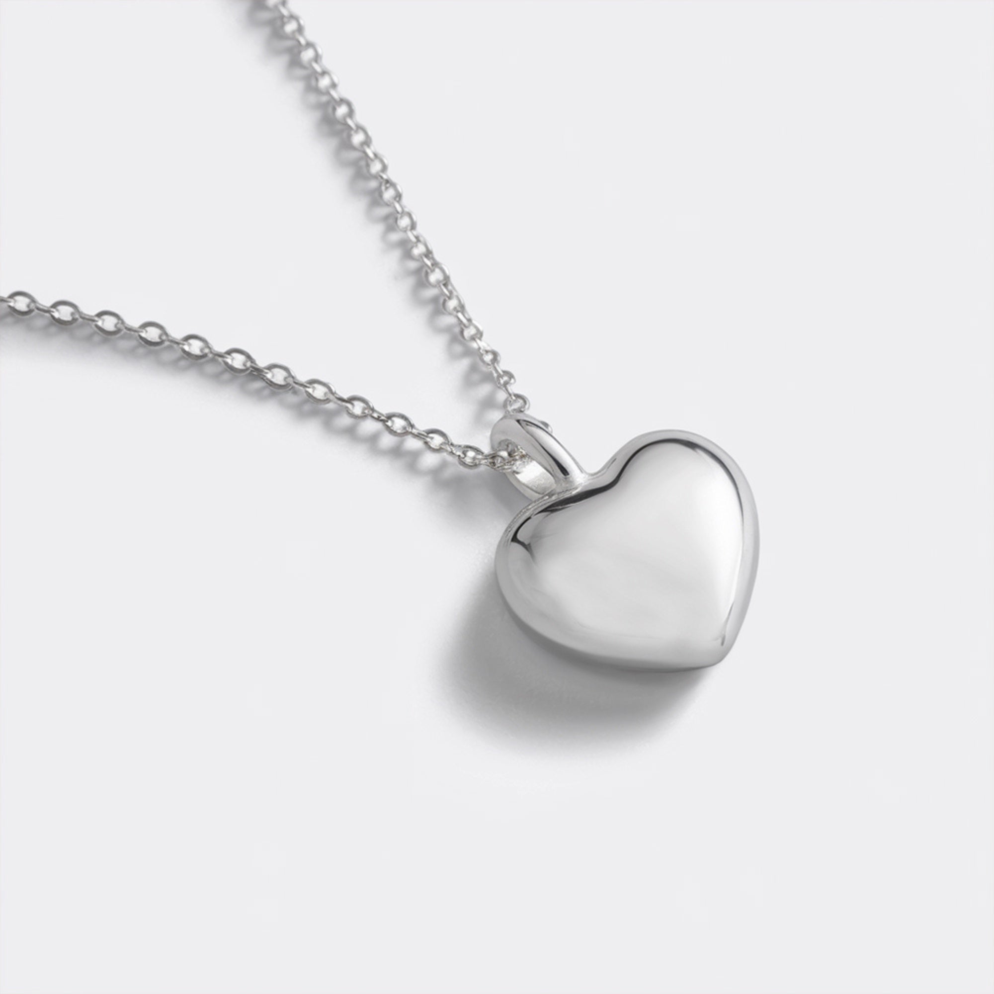 Leva Mini Heart Silver Necklace → Leva ミニハート シルバーネックレス