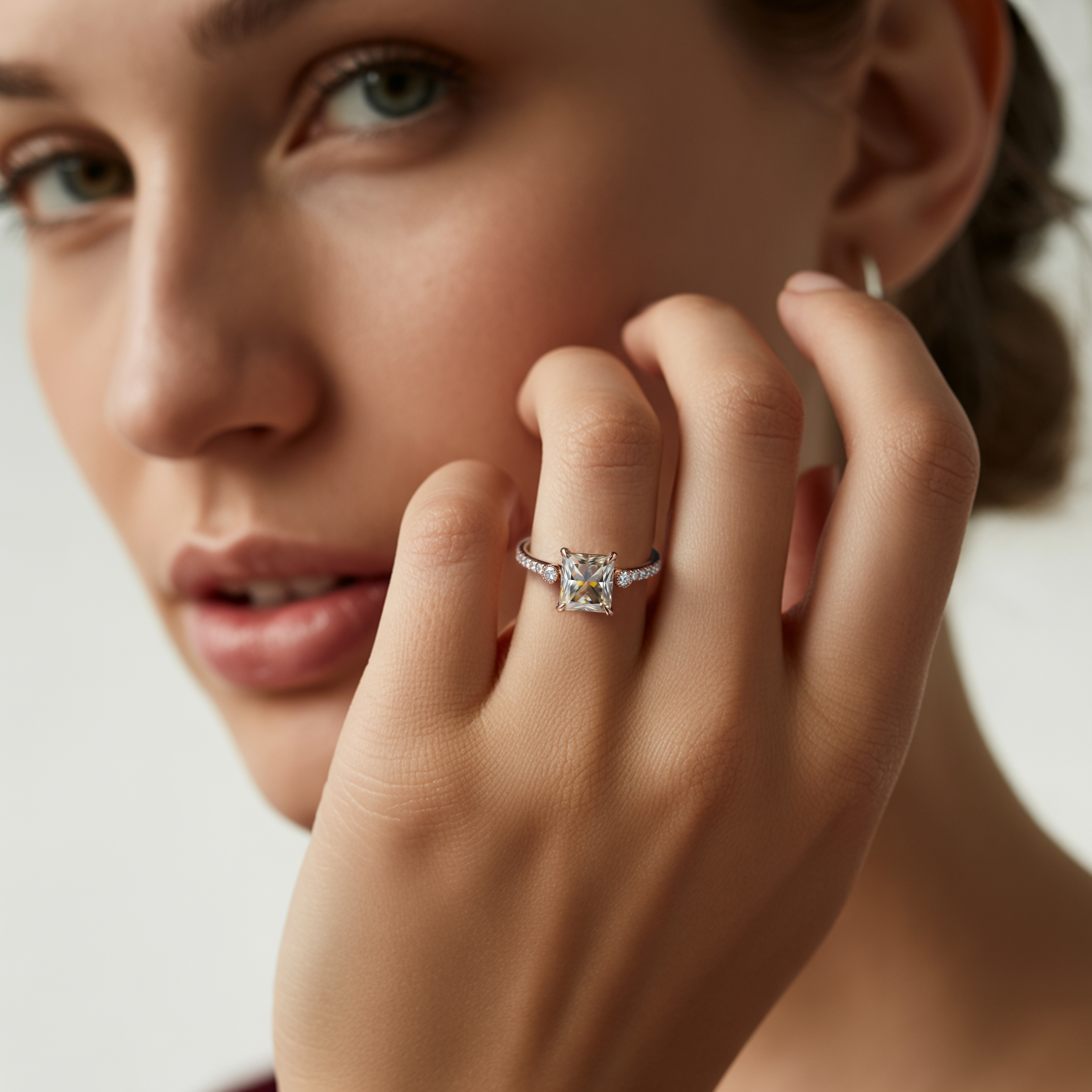 The Luna | 未来の妻へ — プリンセスカット モアッサナイトリング