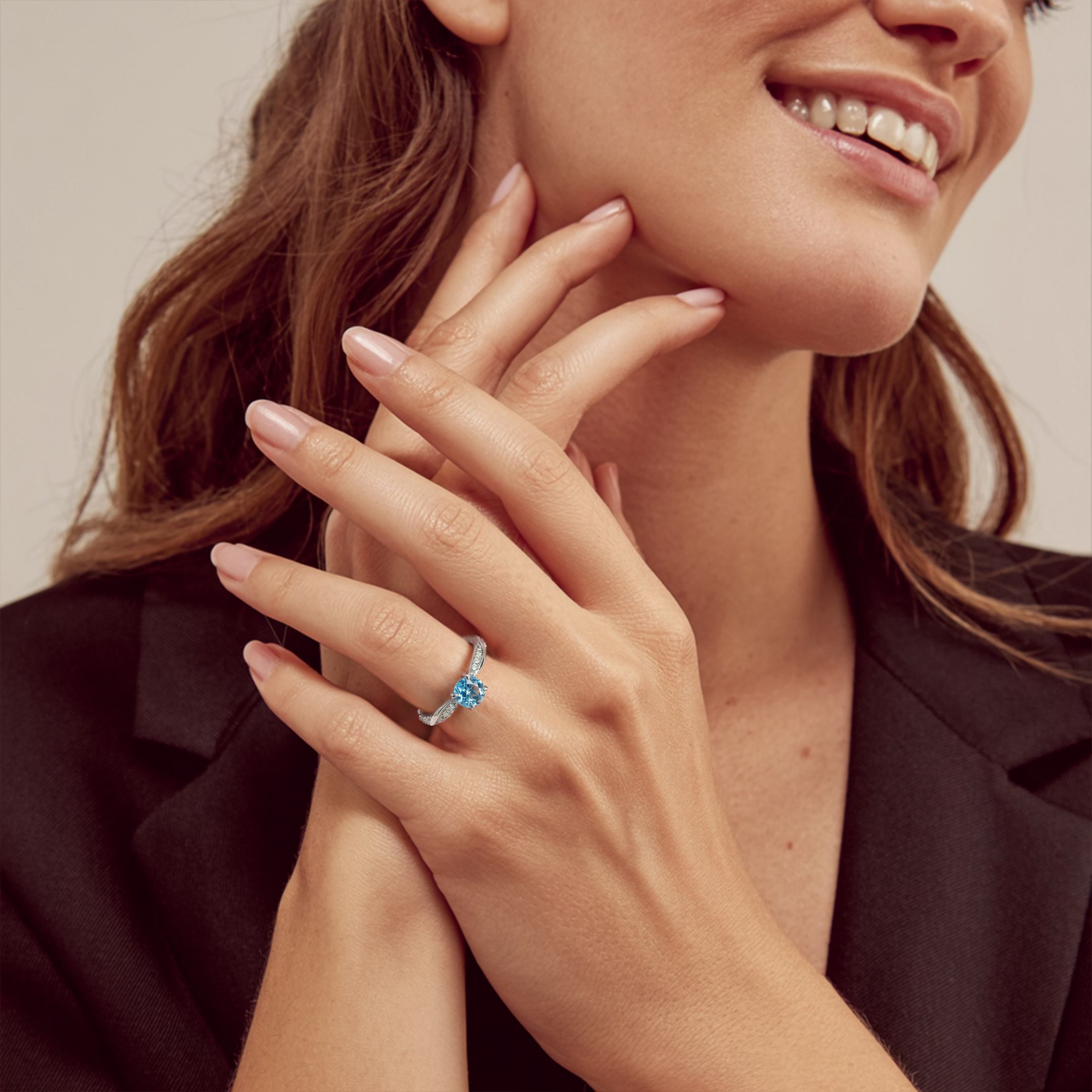 ツイストバンド 1CT ラウンドカット ブルーモアサナイトリング