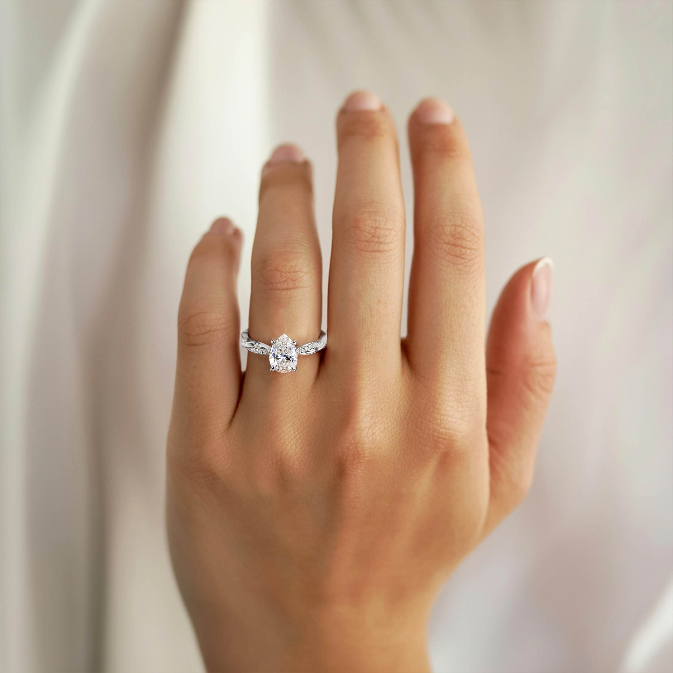 ツイストバンド 1CT ペアカット モアッサナイトリング