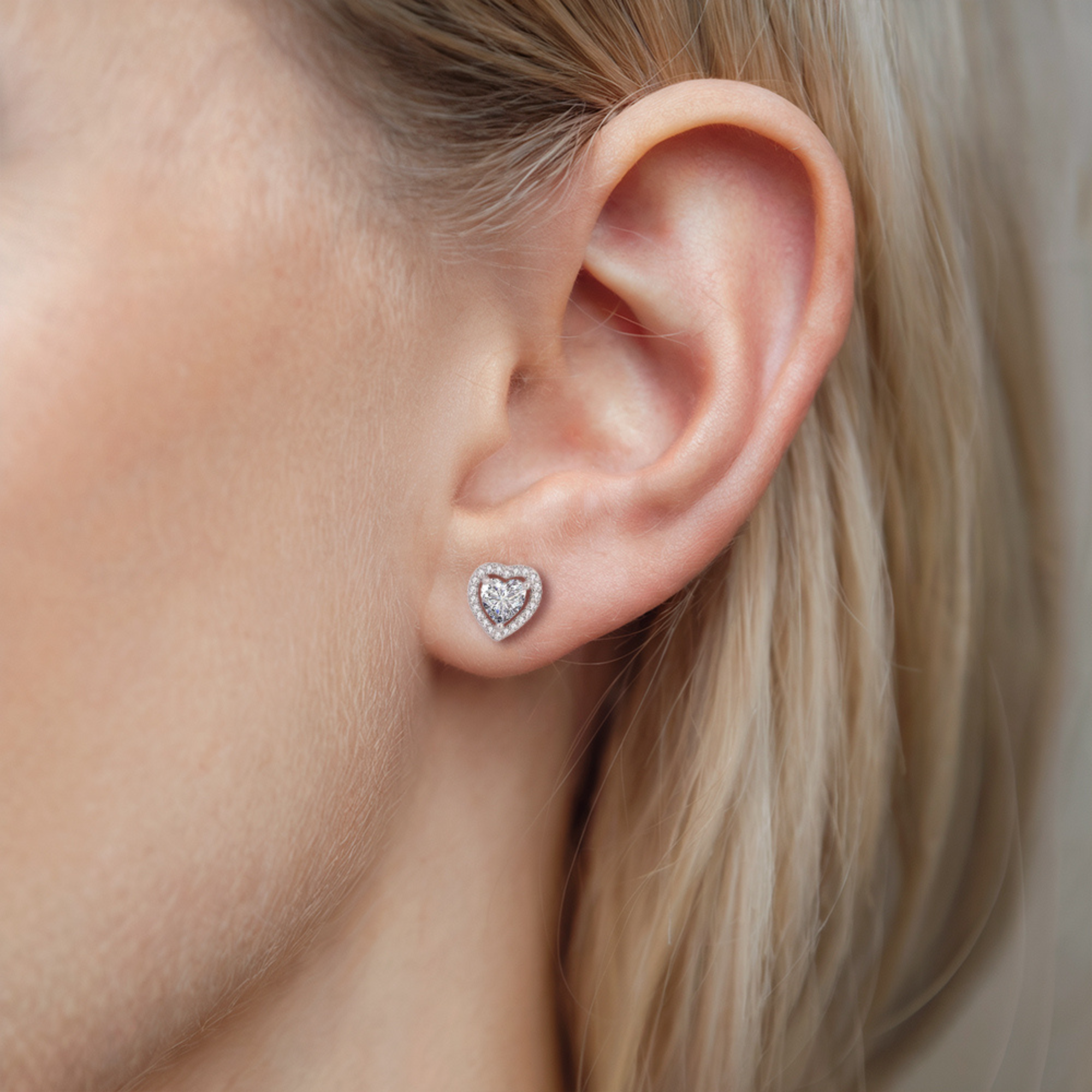 ダイヤモンドハートフレーム スタッドピアス
