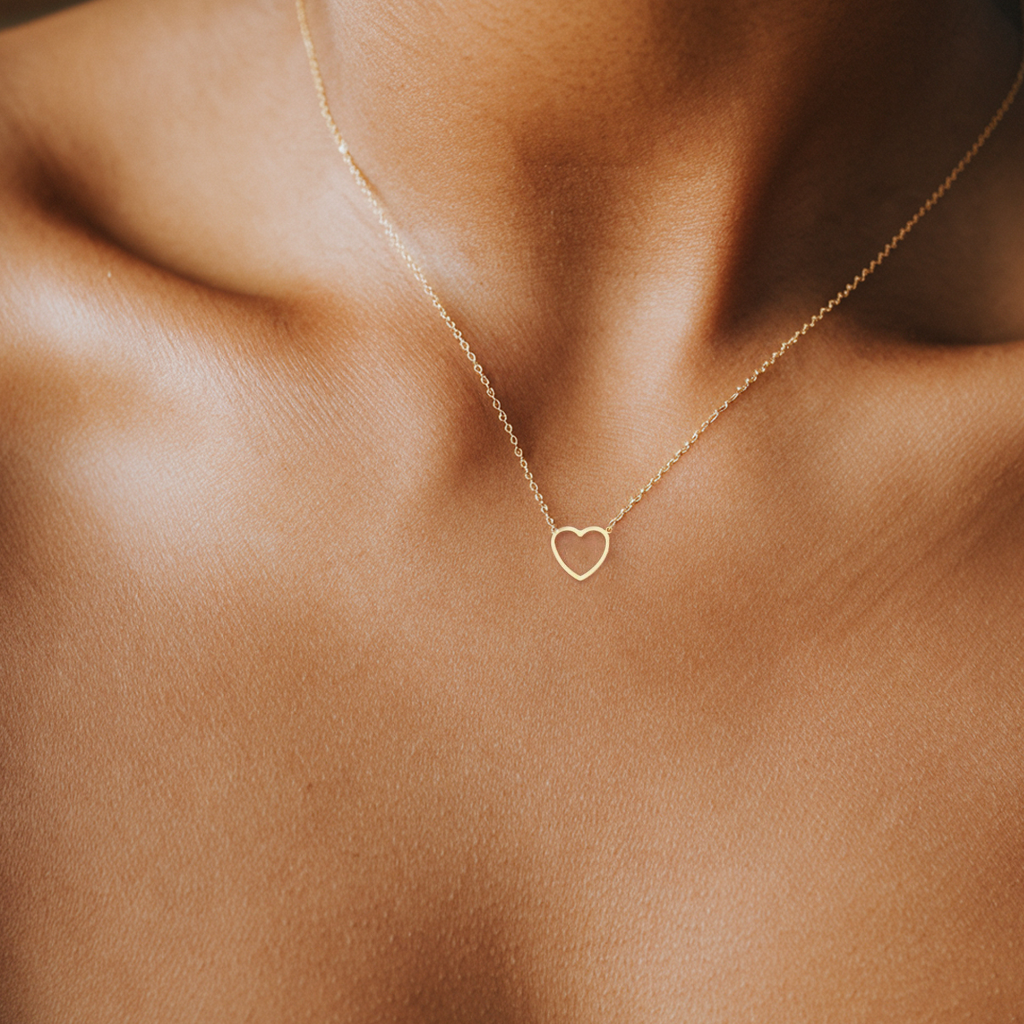 <p>ゴールドハートペンダントネックレス</p>