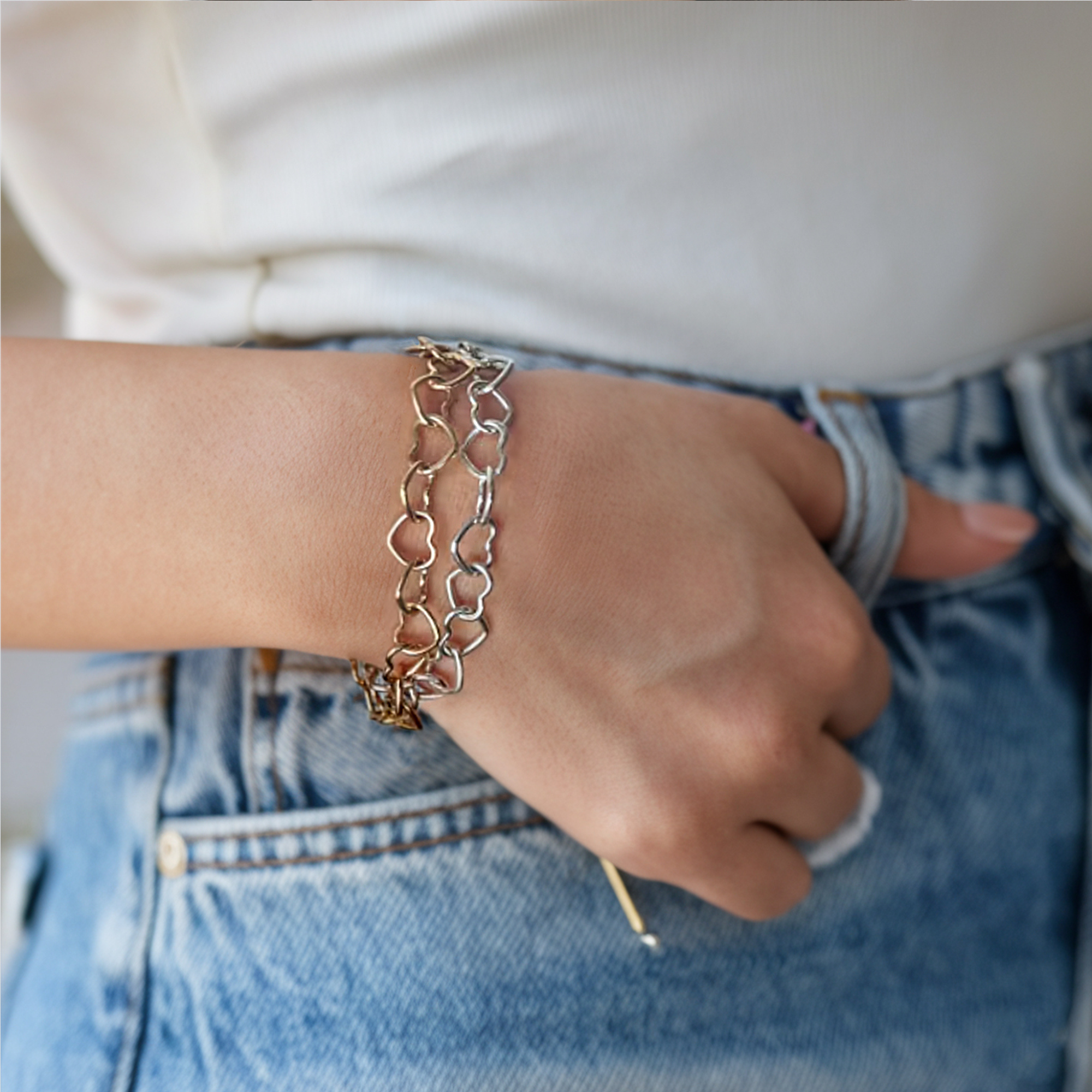 リンクしたハートのブレスレット