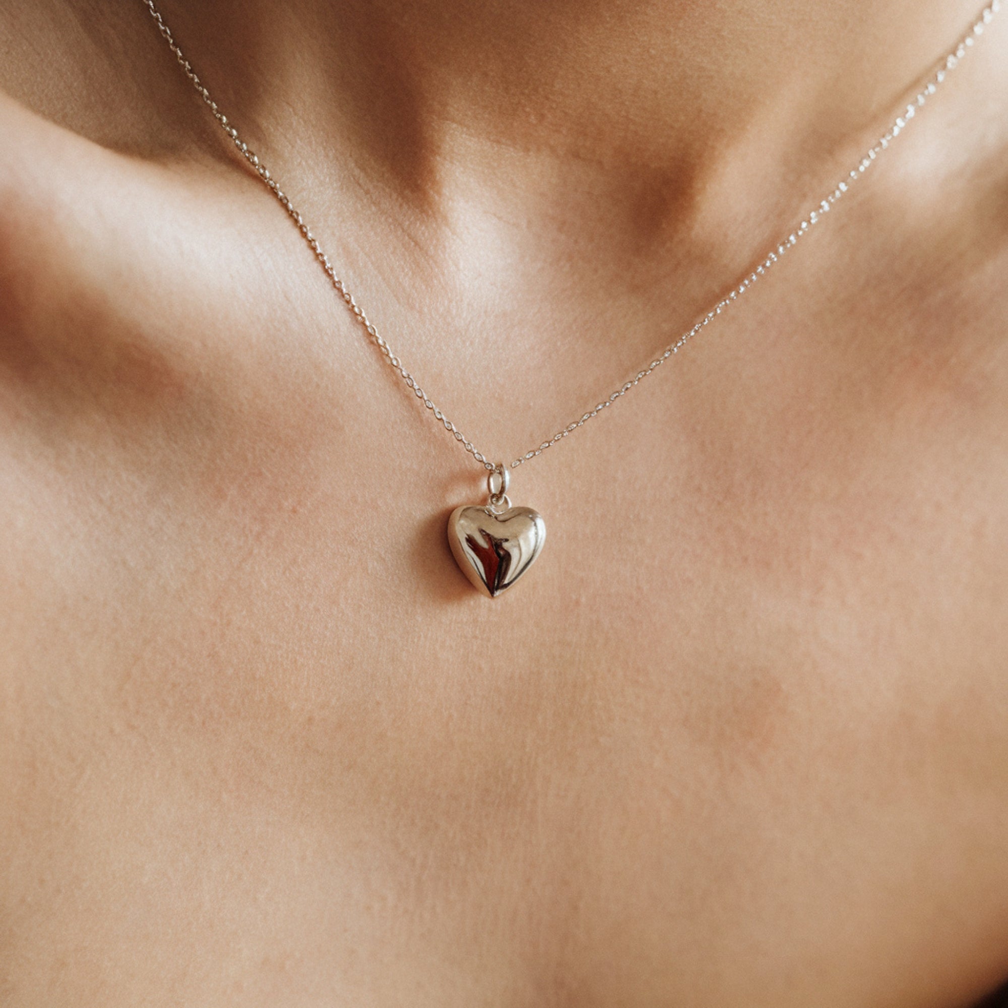 Leva Mini Heart Silver Necklace → Leva ミニハート シルバーネックレス