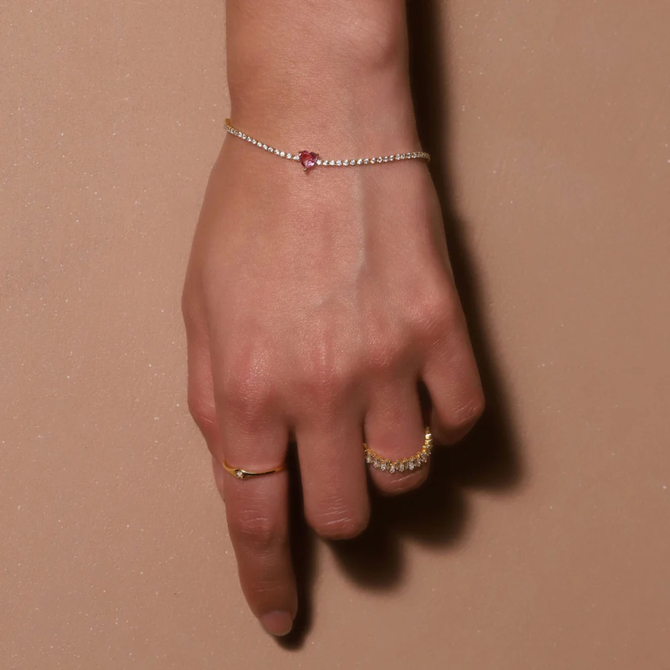 いつもあなたの心に寄り添うゴールドブレスレット