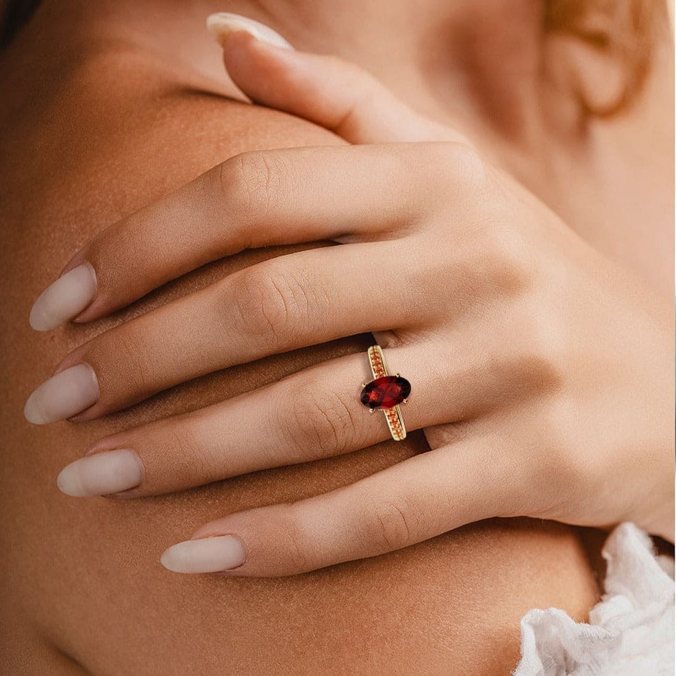 深紅のエレガンス:オーバルカット エタニティリング - 18Kゴールド ヴェルメイユ