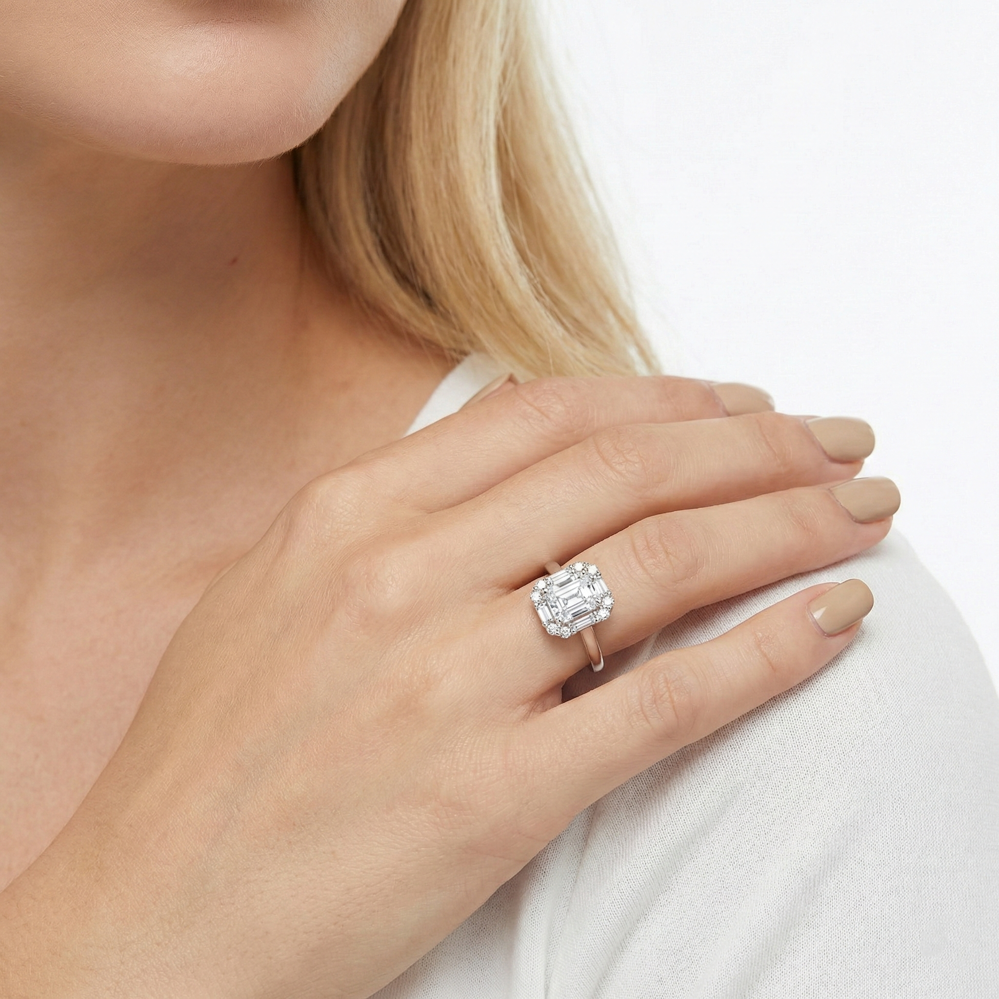 The Elara Radiant Halo Ring - S925 Sterling Silver