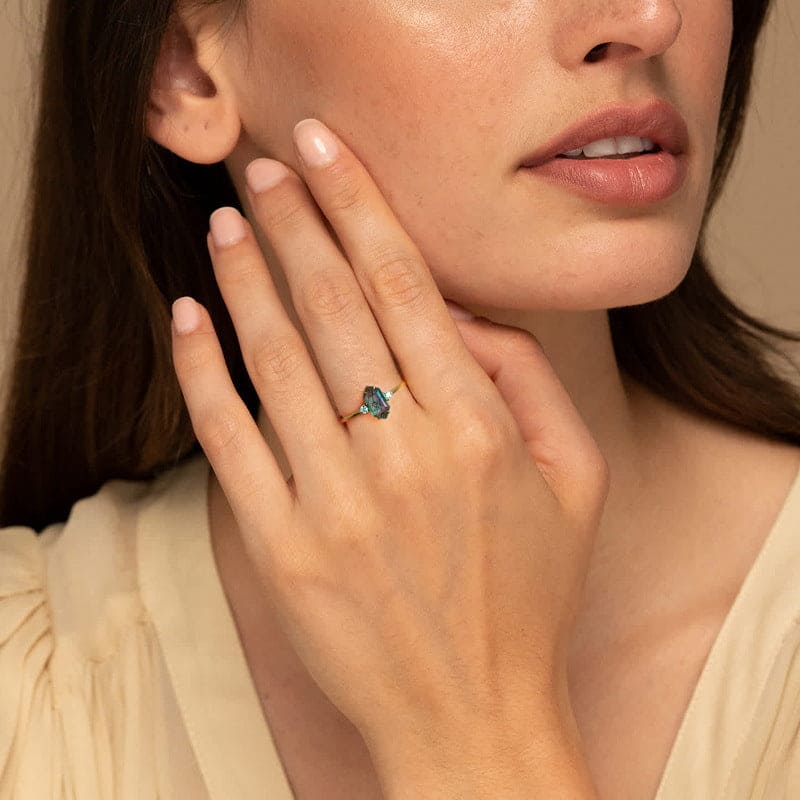 <p>宝石トリオのエレガンス 天然モスアゲートリング - S925スターリングシルバー</p>