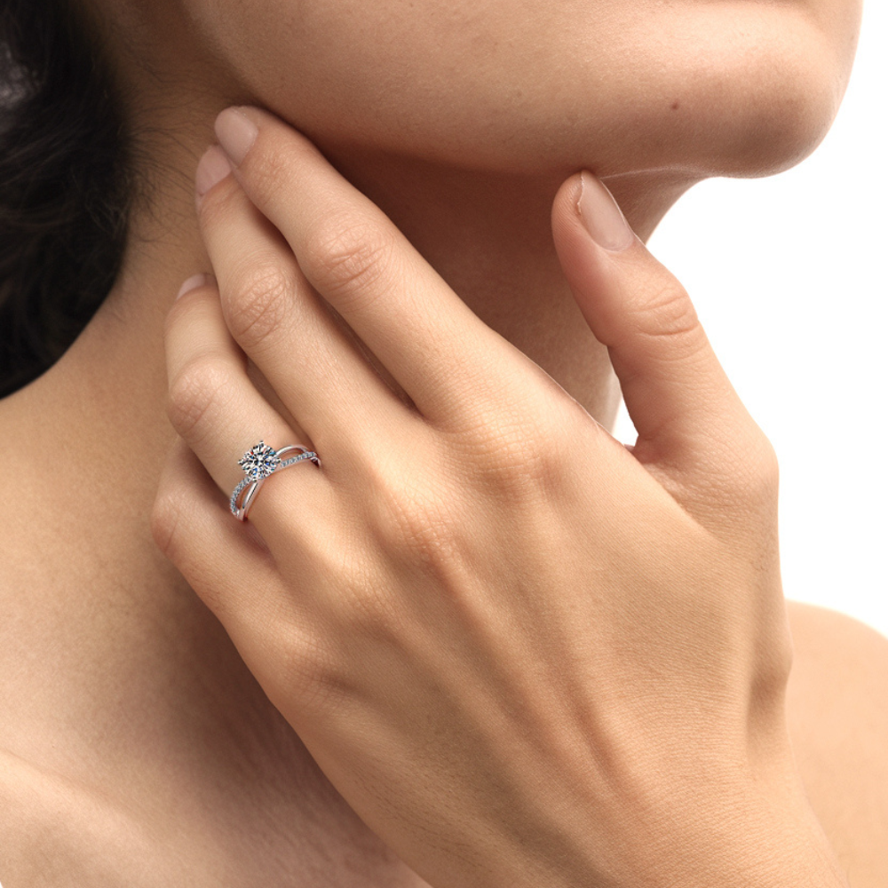 ツイスト パヴェ 1CT ラウンドカット モアッサナイトリング