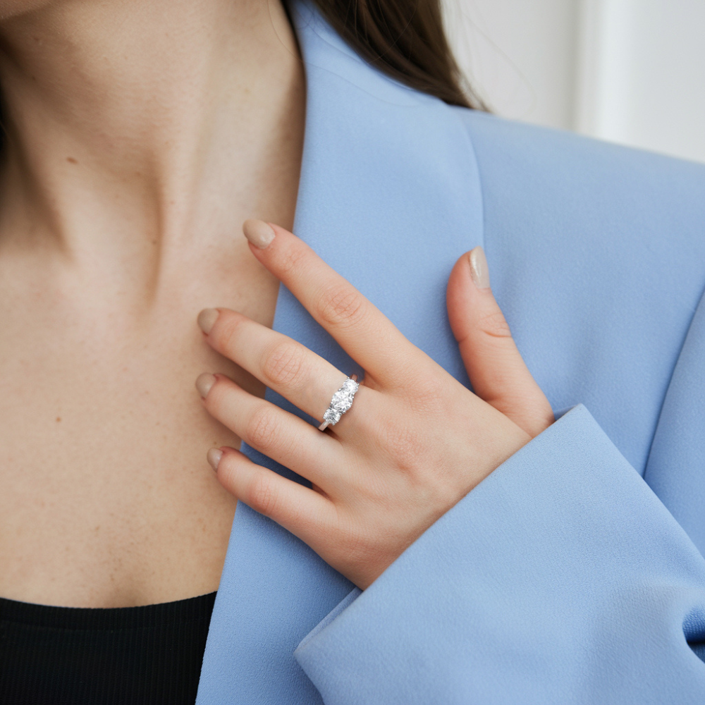 1CT スリーストーン ラウンドカット モアッサナイトリング