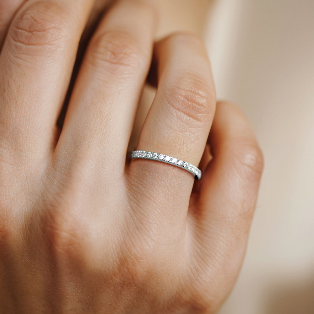 1. 3CT ローズゴールド エタニティ モアッサナイトリング