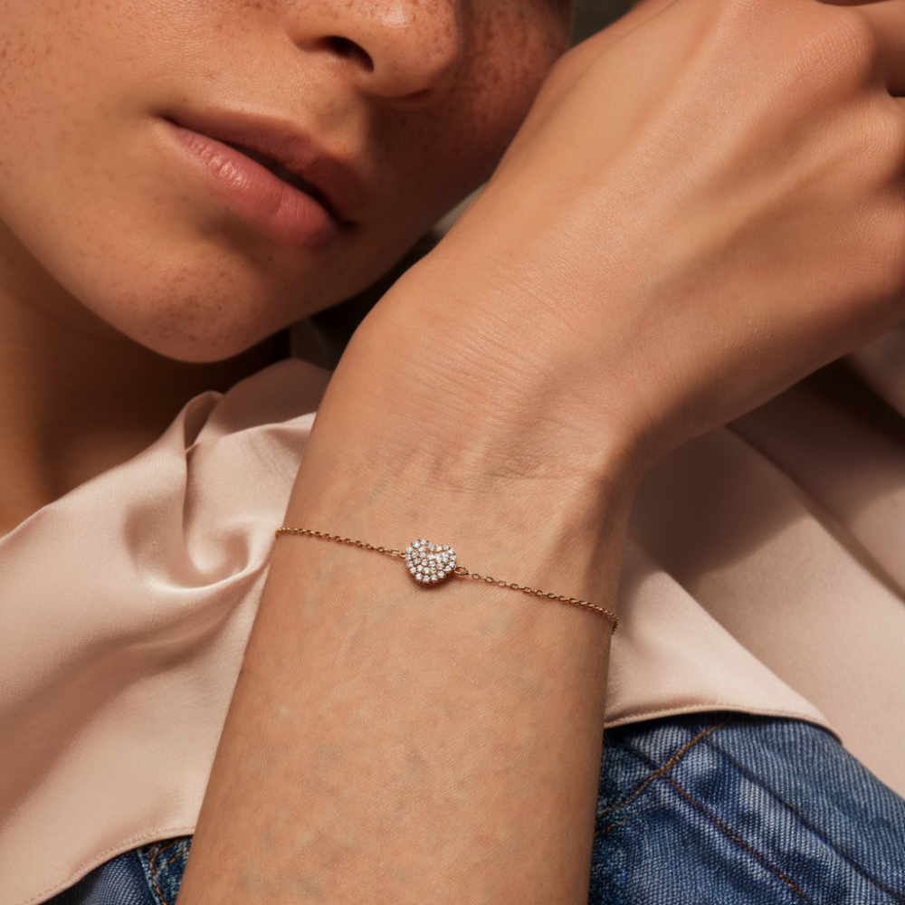 <p>時代を超越したダイヤモンドハートブレスレット</p>