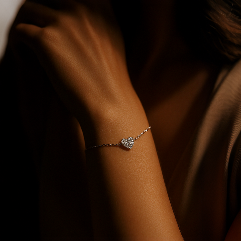 <p>時代を超越したダイヤモンドハートブレスレット</p>