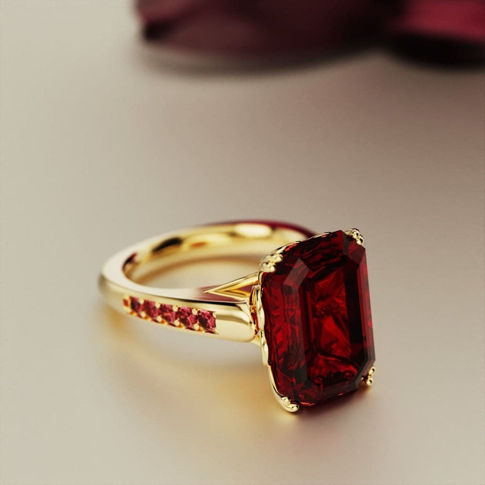 レッドドリーム:エメラルドカット ガーネット スカルプテッドリング - 18Kゴールド ヴェルメイユ