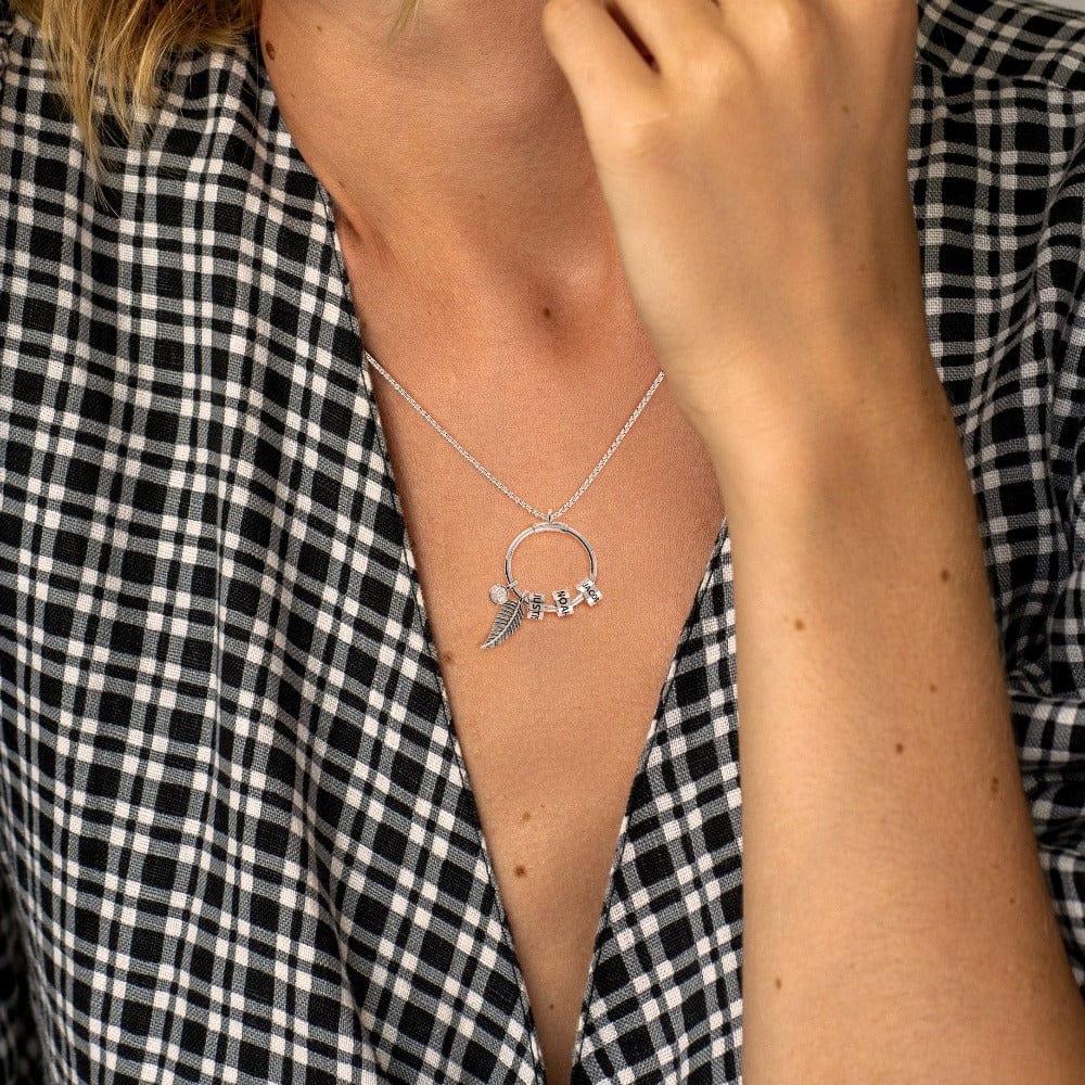 カスタムビーズサークルペンダントとリーフデザインネックレス