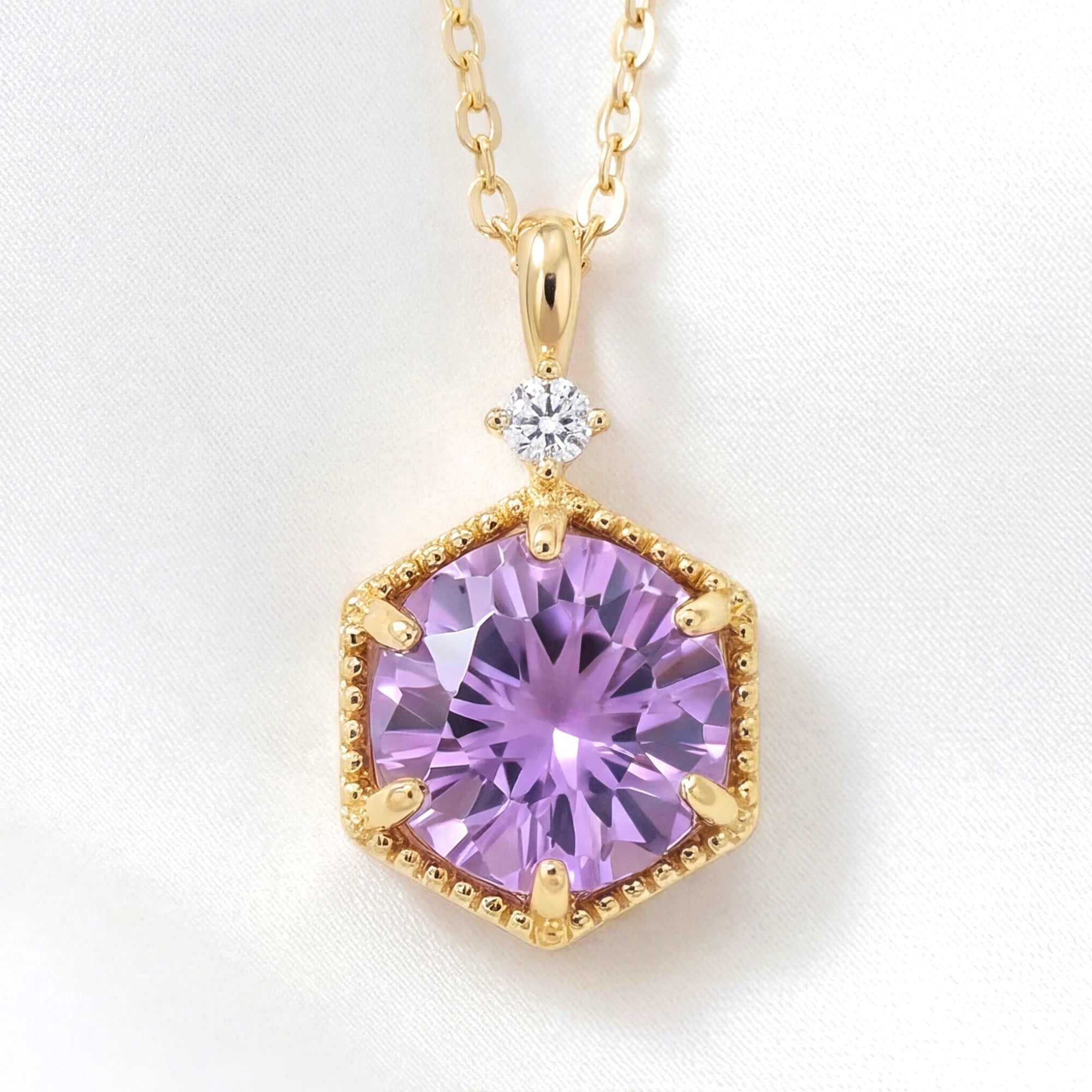 The Hesperia 18K gold vermeil necklace with a round-cut purple amethyst in a hexagon frame, frontal studio view.