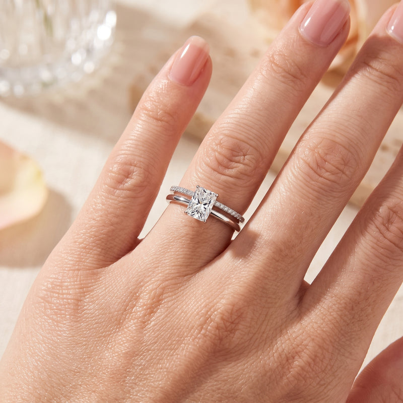 S925 sterling silver emerald-cut ring set worn on a model's finger.