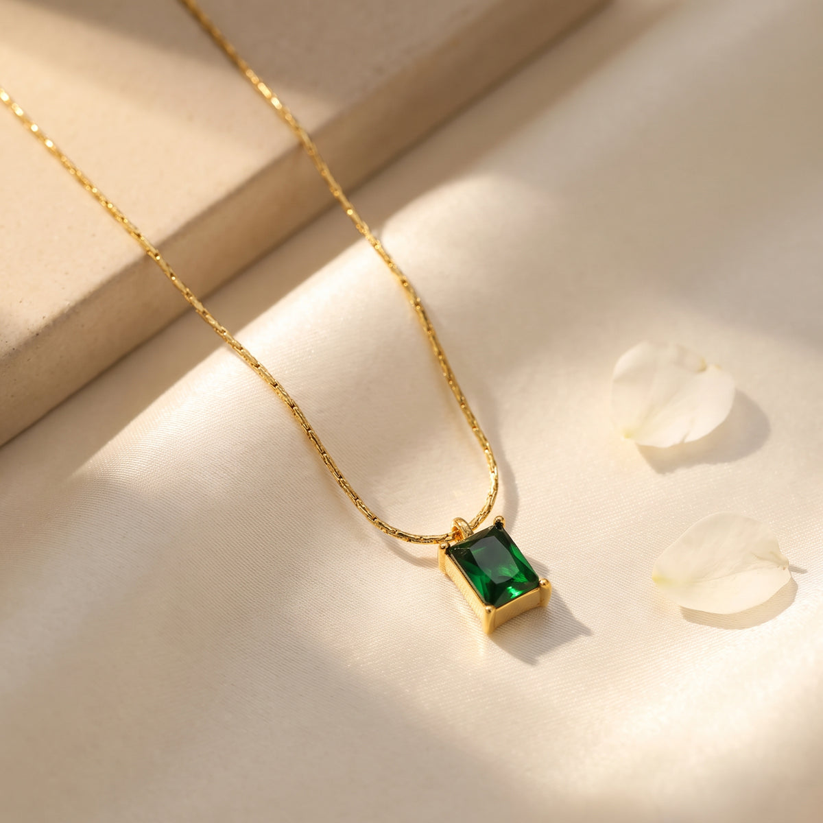 De Verdant-ketting met smaragdslijpsel