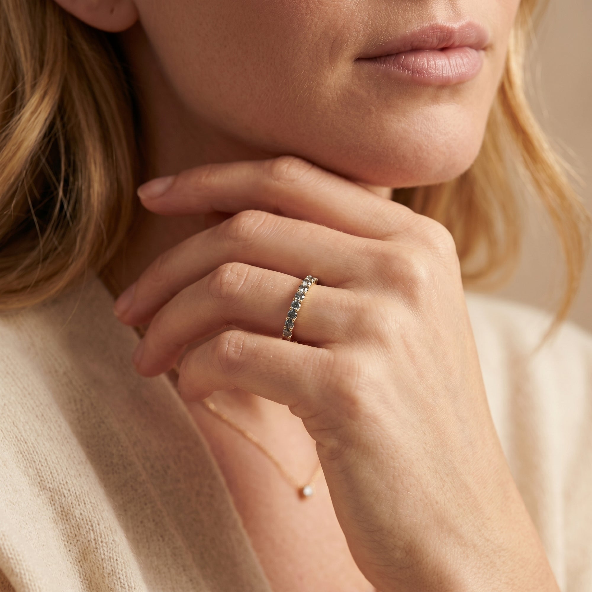 Model wearing the Fiorina sterling silver ring with round simulated alexandrite stones.