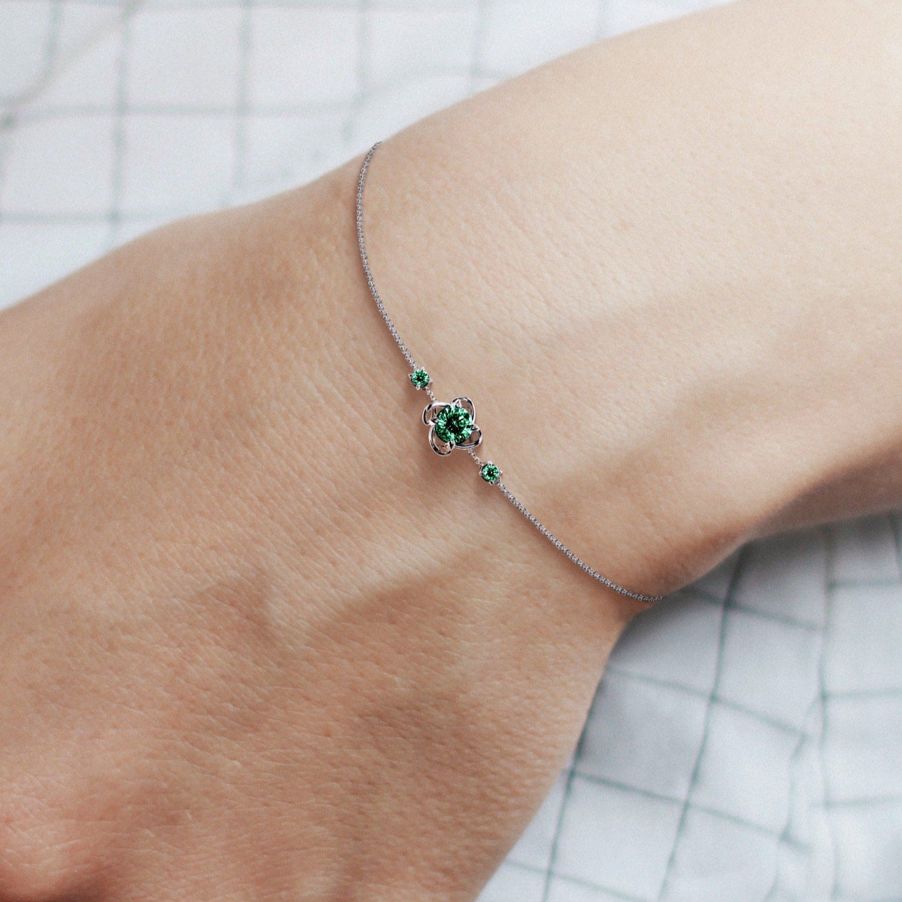 Pulsera con piedra natal de esmeralda de mayo - Plata de ley S925