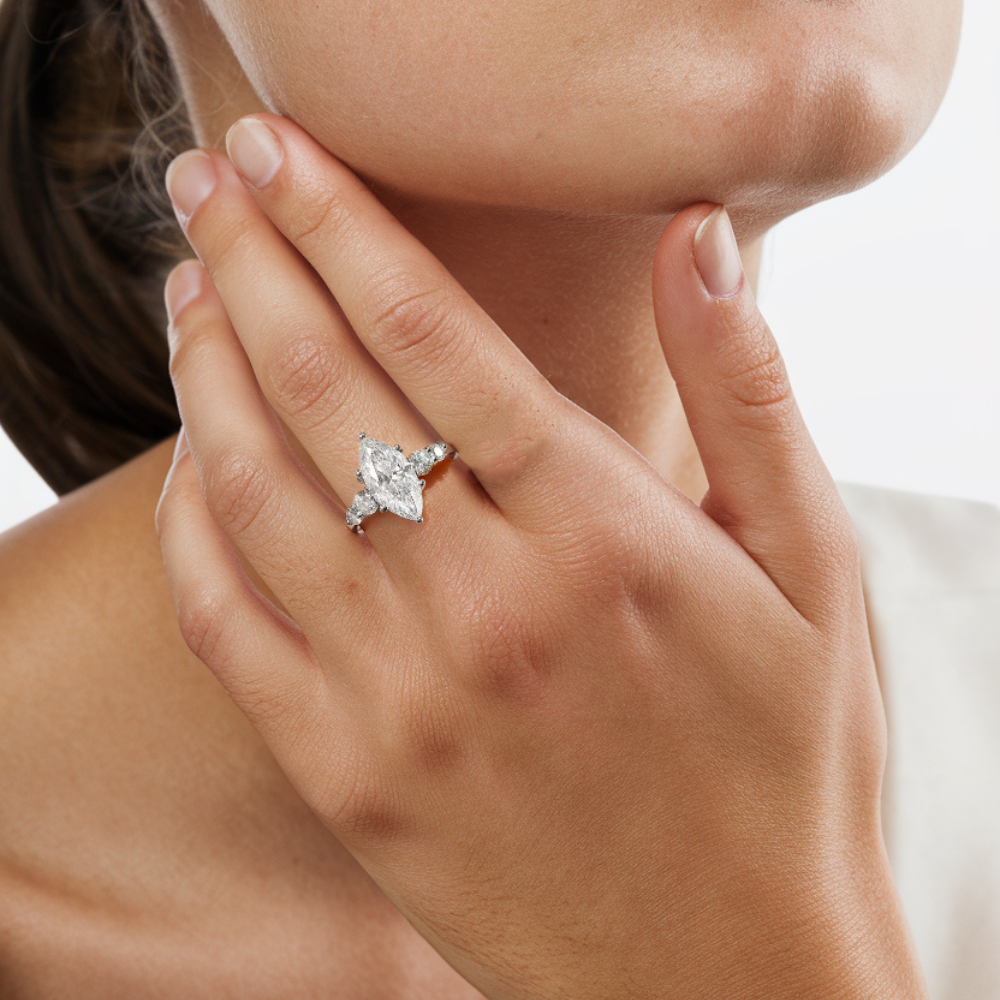 Anillo solitario de moissanita de corte radiante de 5 quilates