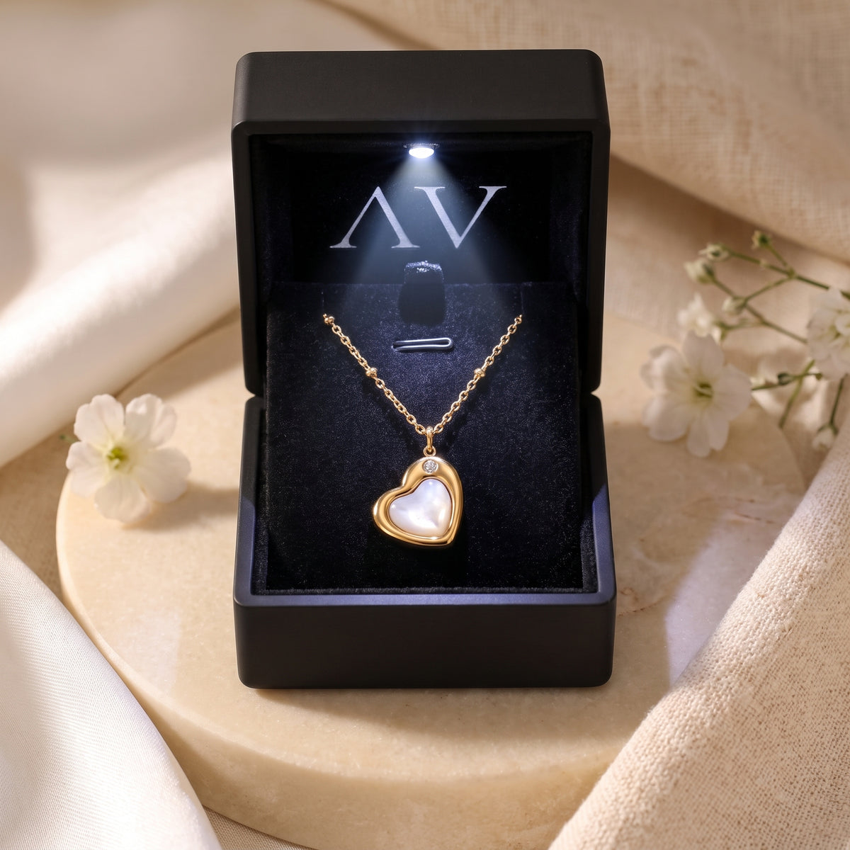 YLQ49040-NECKLACE - Premium LED Gift Box Presentation
