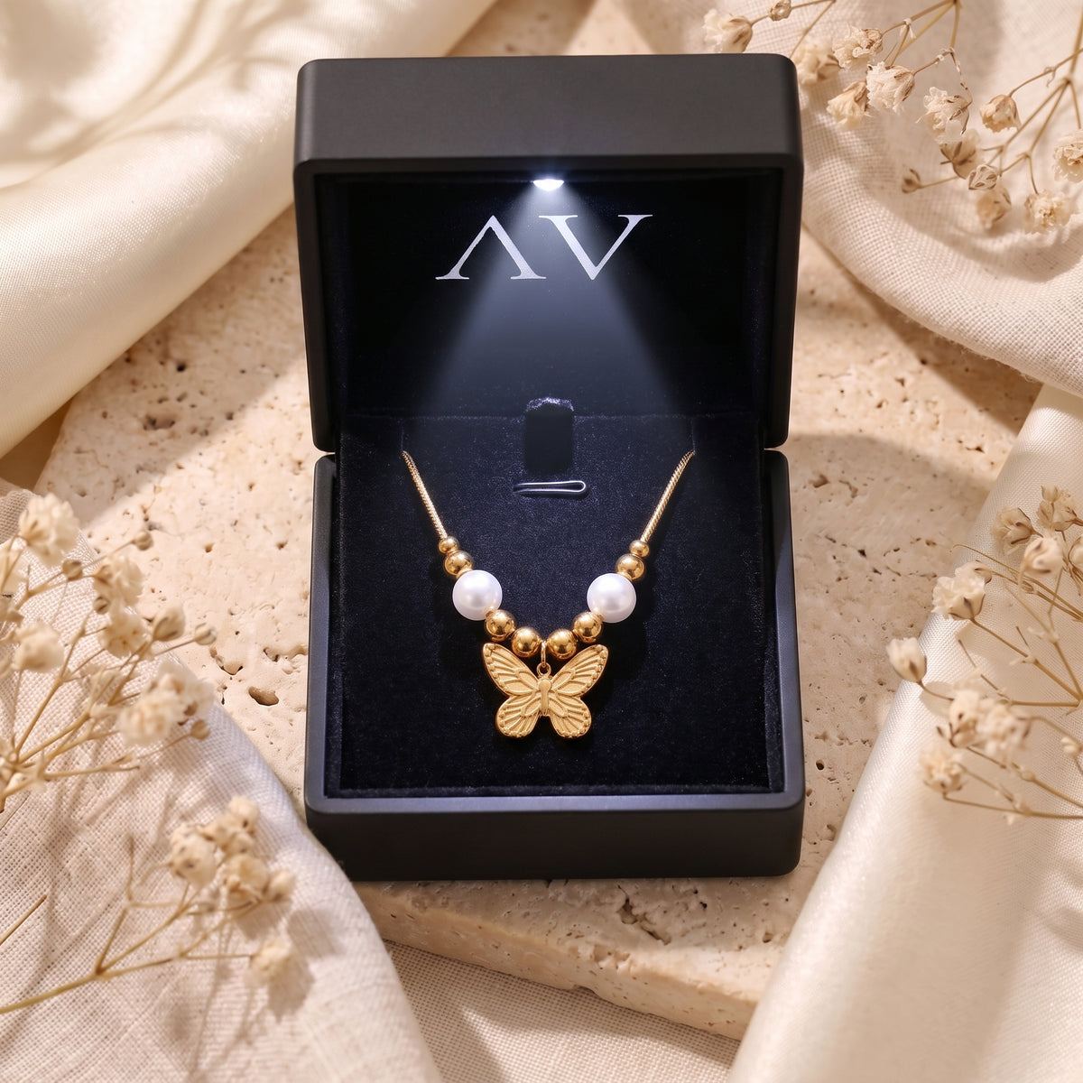 YLQ49079-NECKLACE - Premium LED Gift Box Presentation