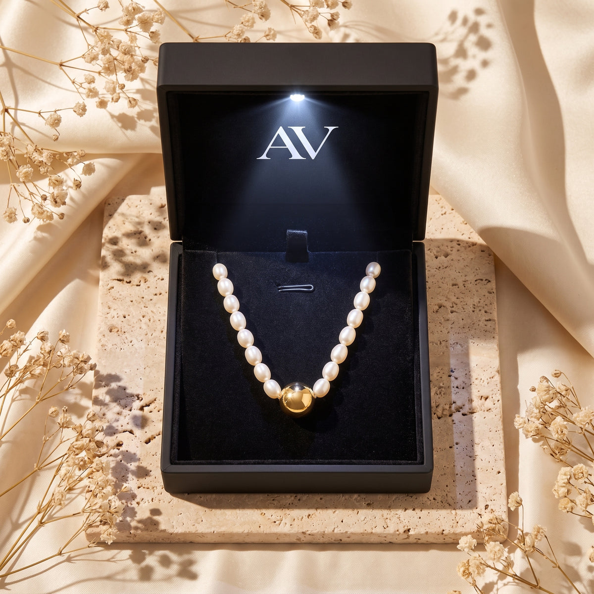 YLQ49104-NECKLACE - Premium LED Gift Box Presentation