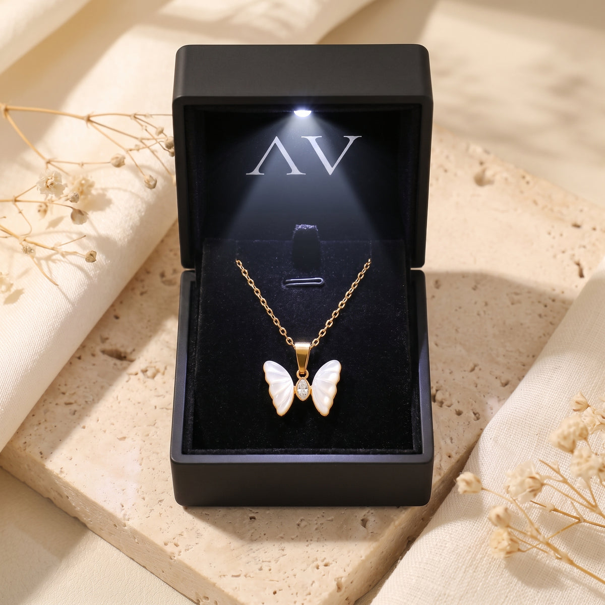 YLQ49109-NECKLACE - Premium LED Gift Box Presentation