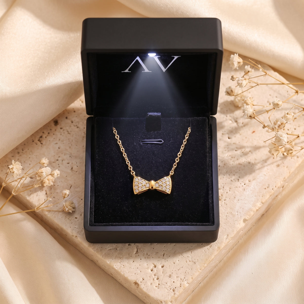 YLQ49116-NECKLACE - Premium LED Gift Box Presentation