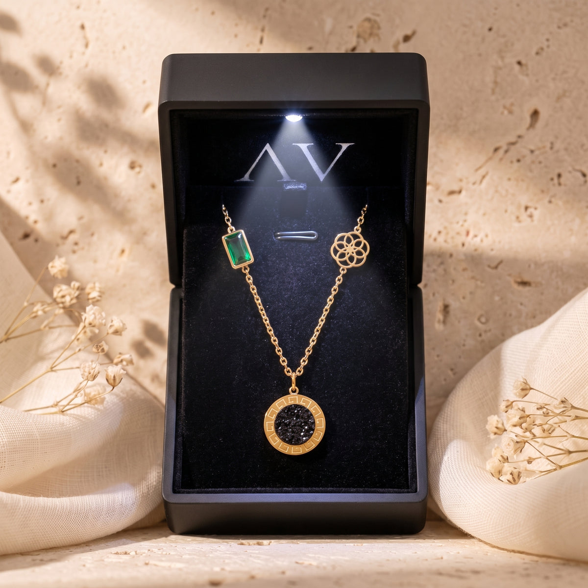 YLQ49133-NECKLACE - Premium LED Gift Box Presentation
