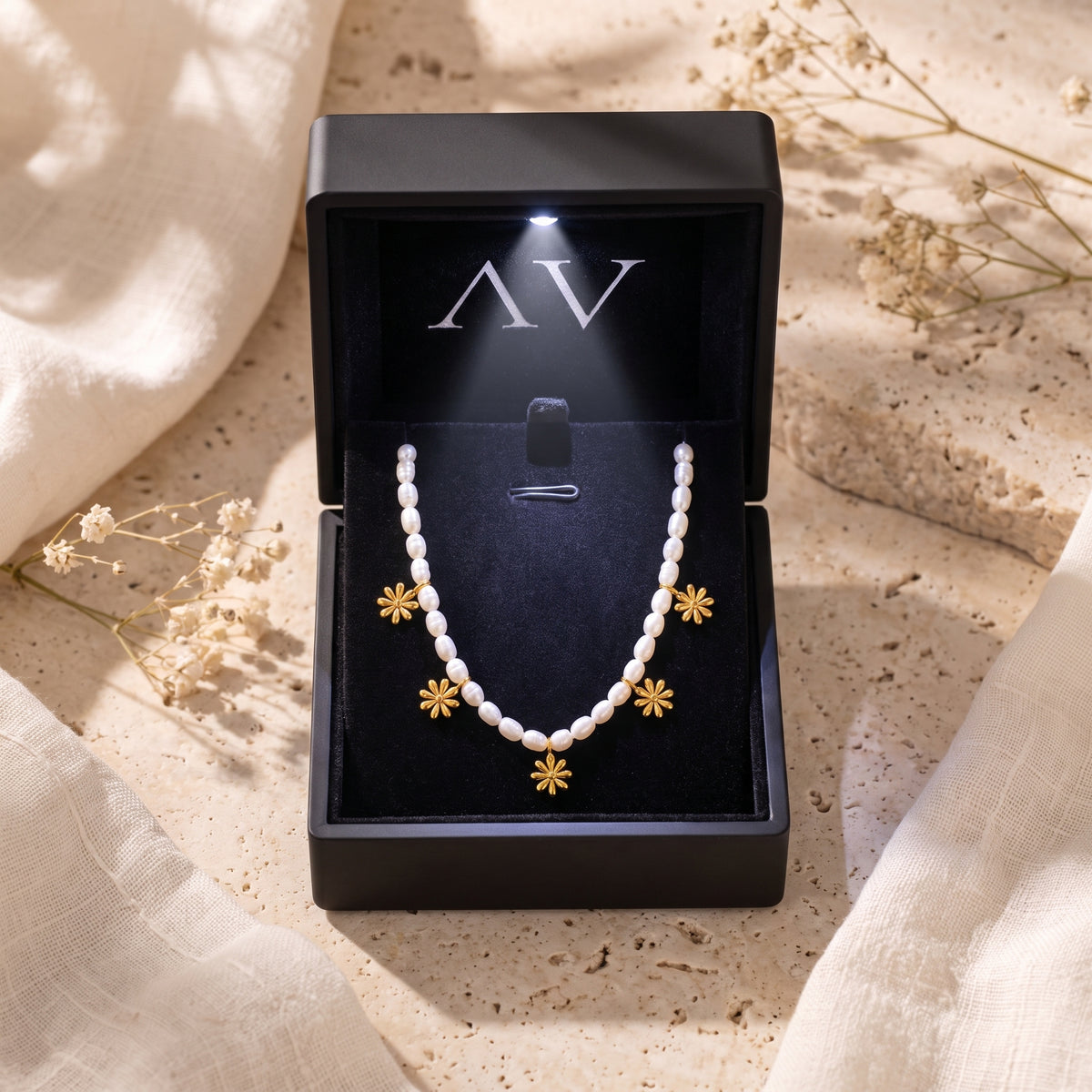 YLQ49156-NECKLACE - Premium LED Gift Box Presentation