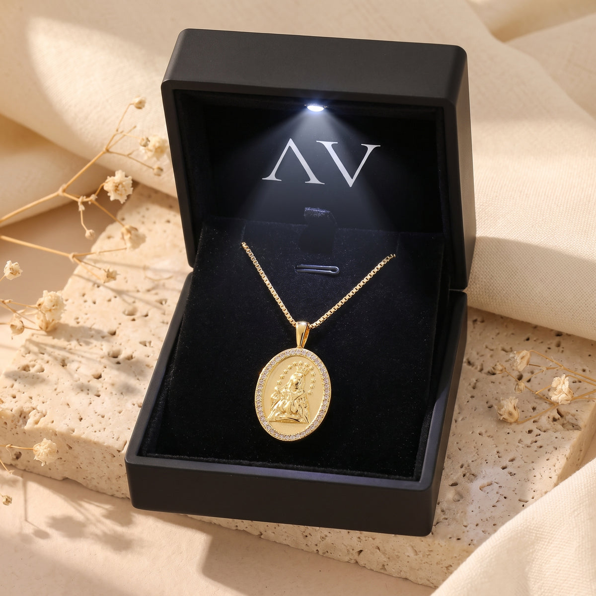 YLQ49295-NECKLACE - Premium LED Gift Box Presentation