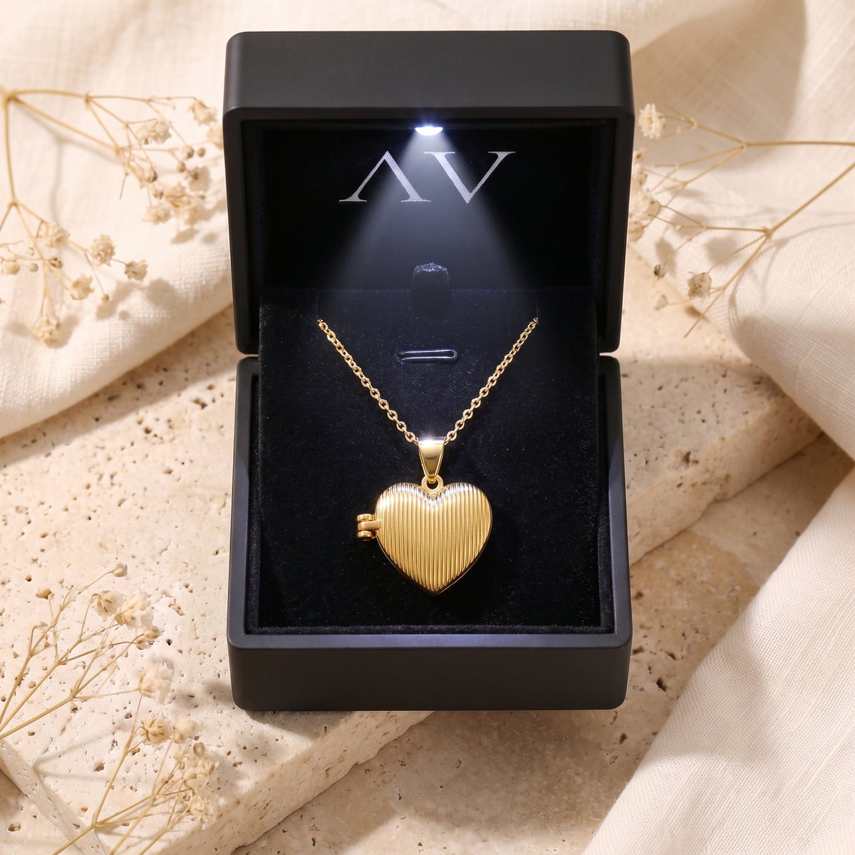 YLQ49313-NECKLACE - Premium LED Gift Box Presentation