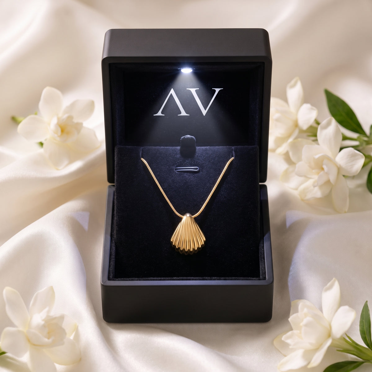 YLQ49363-NECKLACE - Premium LED Gift Box Presentation