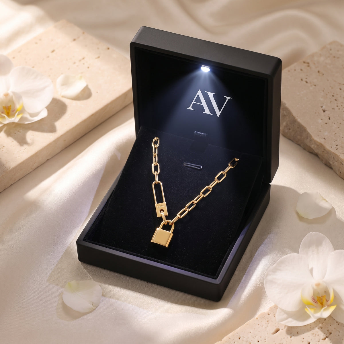 YLQ49365-NECKLACE - Premium LED Gift Box Presentation